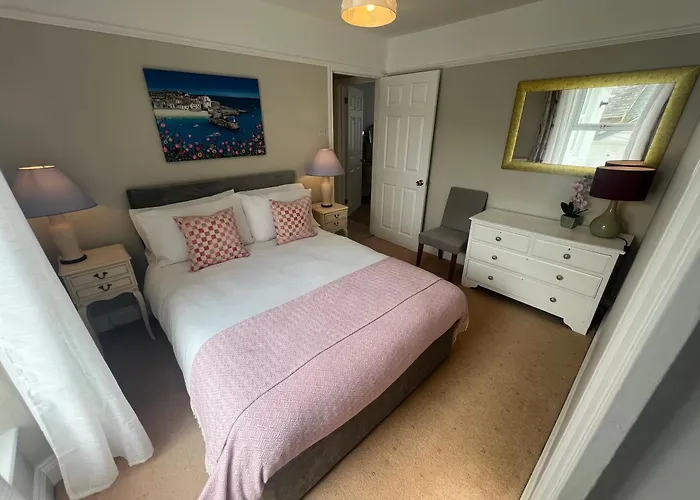 Santa Fe Newlyn-Sleeps 4